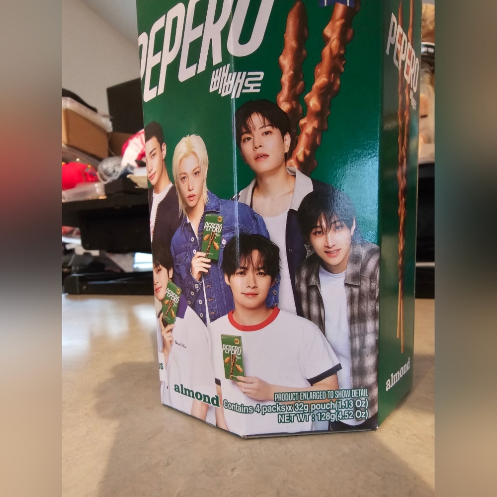 Large Stray Kids Pepero box sealed - Picture 4 of 4